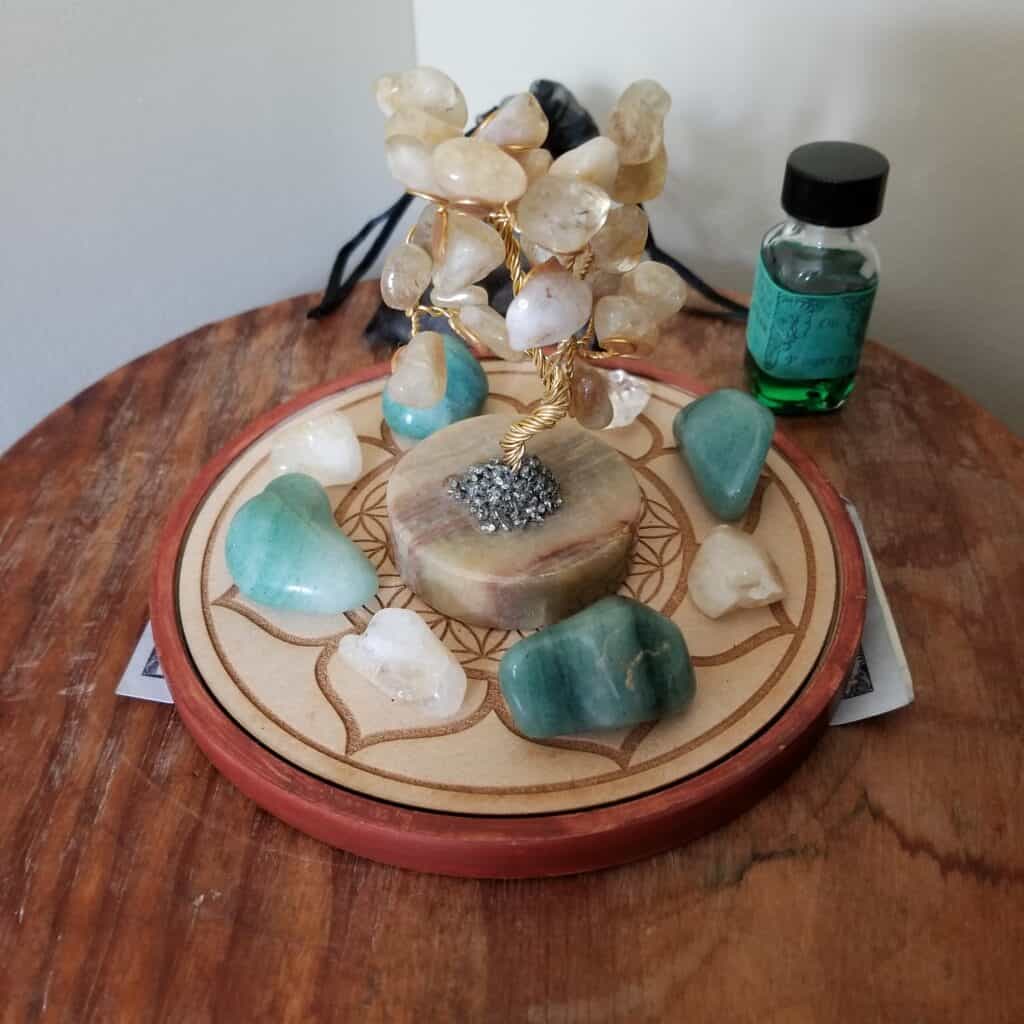 A beautiful crystal grid with Green Aventurine and Citrine!